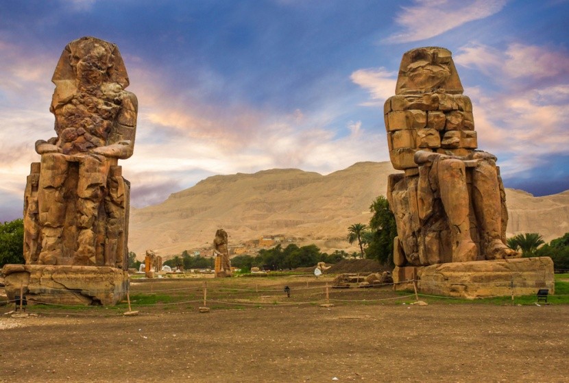 Memnón-kolosszusok, III. Amenhotep szobra